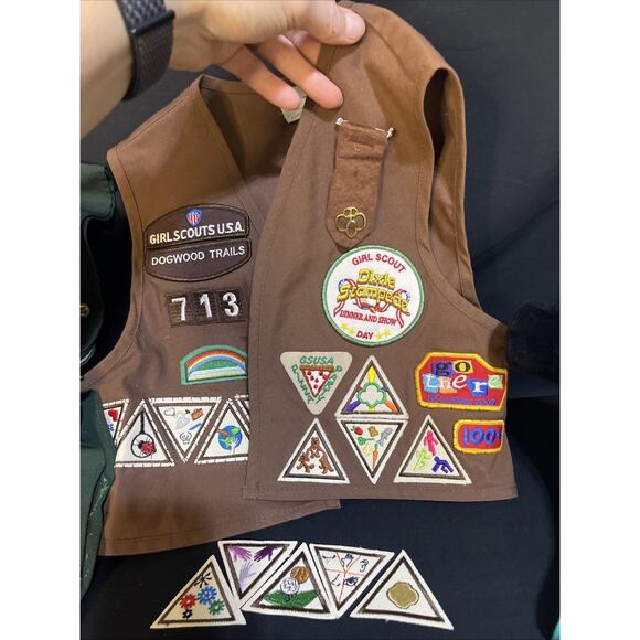Vintage Girl Scout Green Sash Brownie Vest Patch Lot - Picture 7 of 8